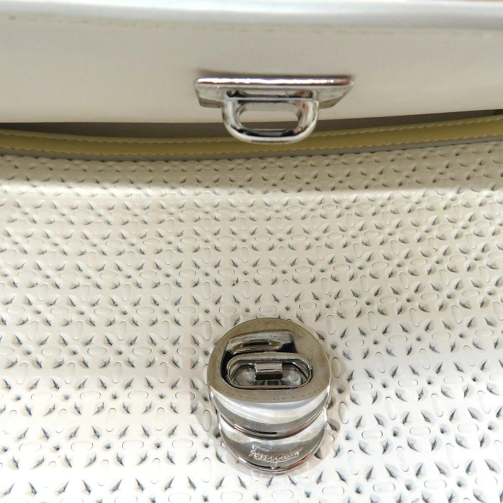 Salvatore Ferragamo shoulder bag chain strap white Vara ribbon - Picture 5 of 10
